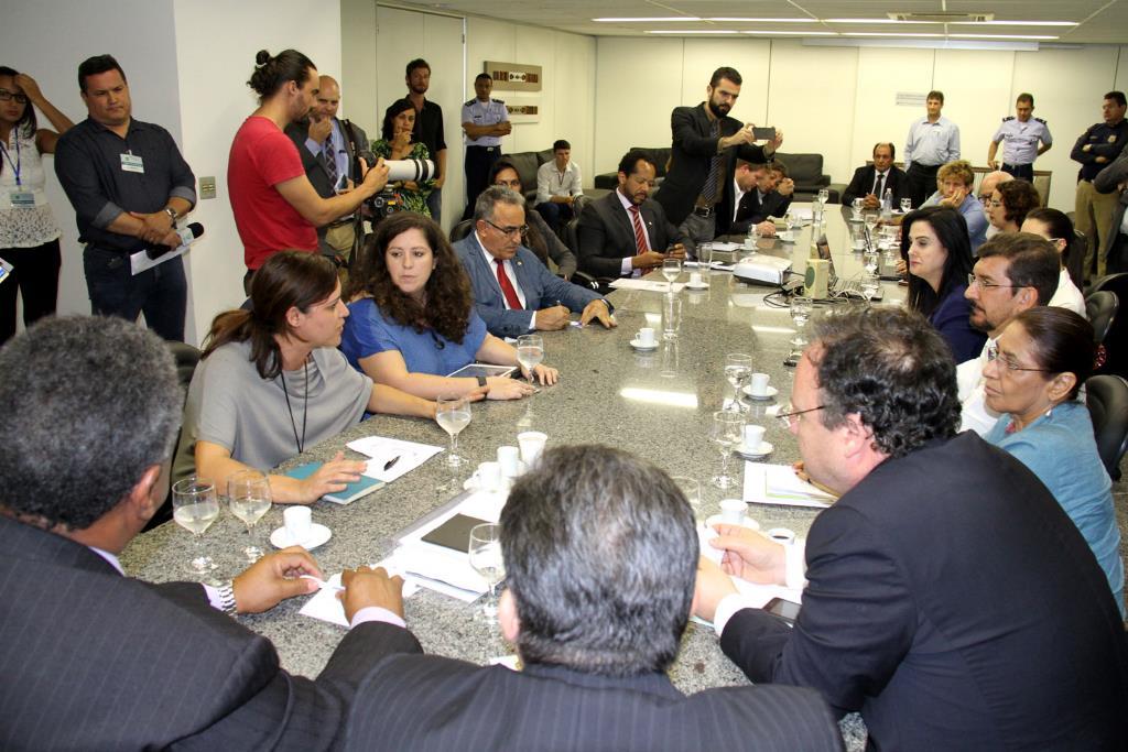 Imagem: Parlamentares brasileiros e europeus discutem questão indígena