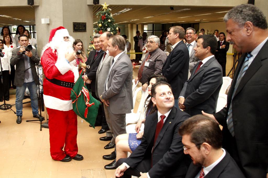 Imagem: Papai Noel também prestigiou a Cantata de Natal