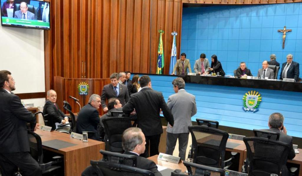 Imagem: Deputados analisaram 356 projetos durante 123 sessões em 2016