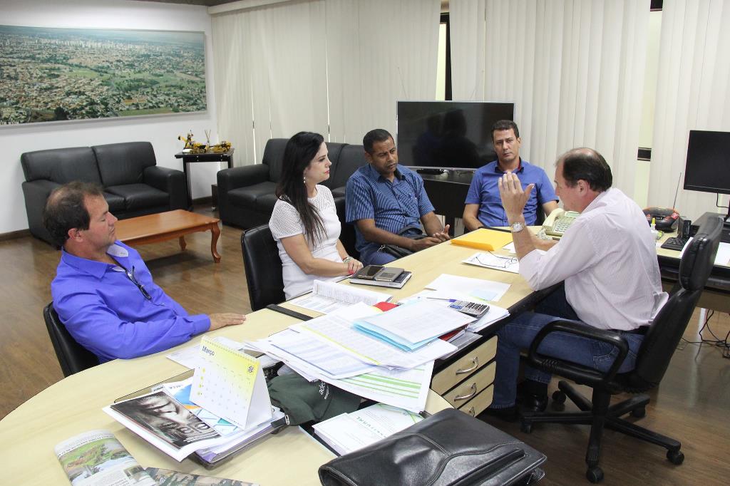 Imagem: Mara Caseiro, prefeito e lideranças de Eldorado pedem solução para estrada