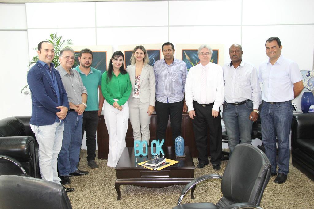 Imagem: Mara Caseiro e lideranças de Eldorado após reunião na Secretaria de Saúde