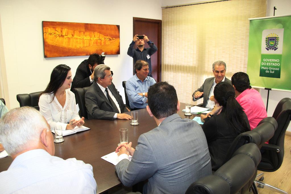 Imagem: Mara Caseiro e grupo de Mundo Novo conversam com governador sobre projetos para Mundo Novo