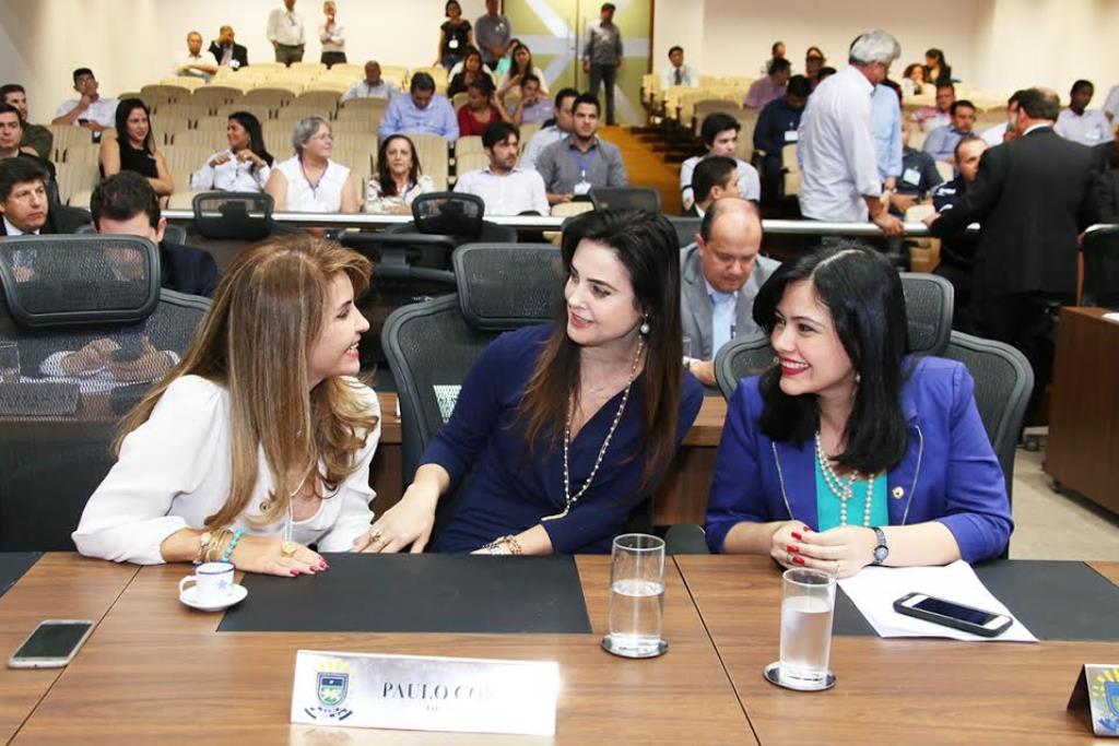 Imagem: Antonieta Amorim, Mara Caseiro e Grazielle Machado são as proponentes da sessão solene