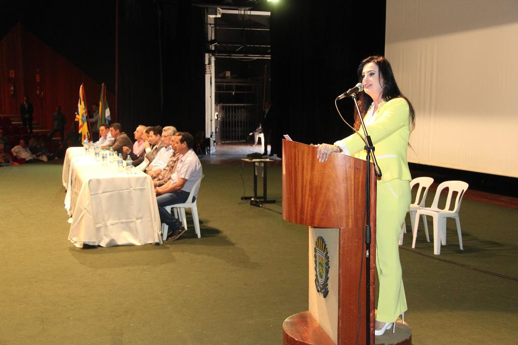 Imagem: Mara Caseiro durante abertura do seminário de vereadores