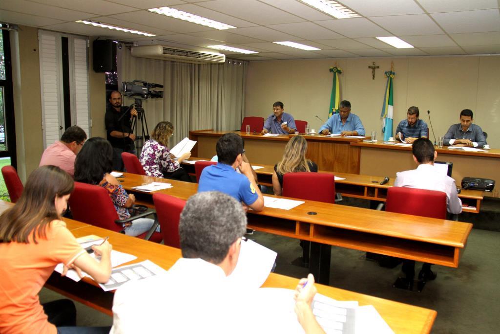 Imagem: Deputados e educadores discutiram proposta que concede gratificação em escolas de tempo integral