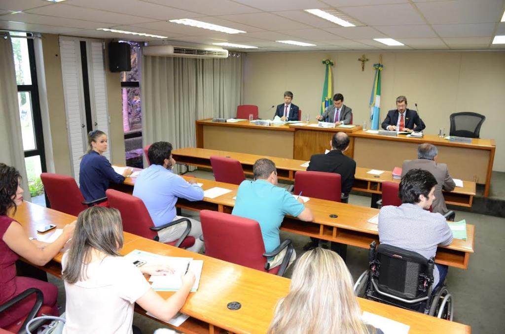 Imagem: Reunião da CCJR acontece toda terça-feira, às 8h, no Plenarinho