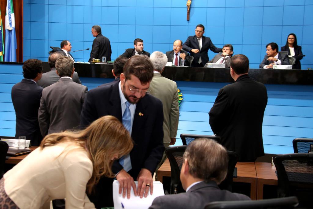 Imagem: Deputados aprovaram dois projetos durante a primeira sessão plenária da semana