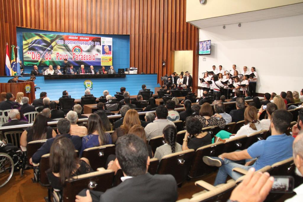 Imagem: Sessão solene foi realizada no Plenário Júlio Maia na noite desta sexta-feira