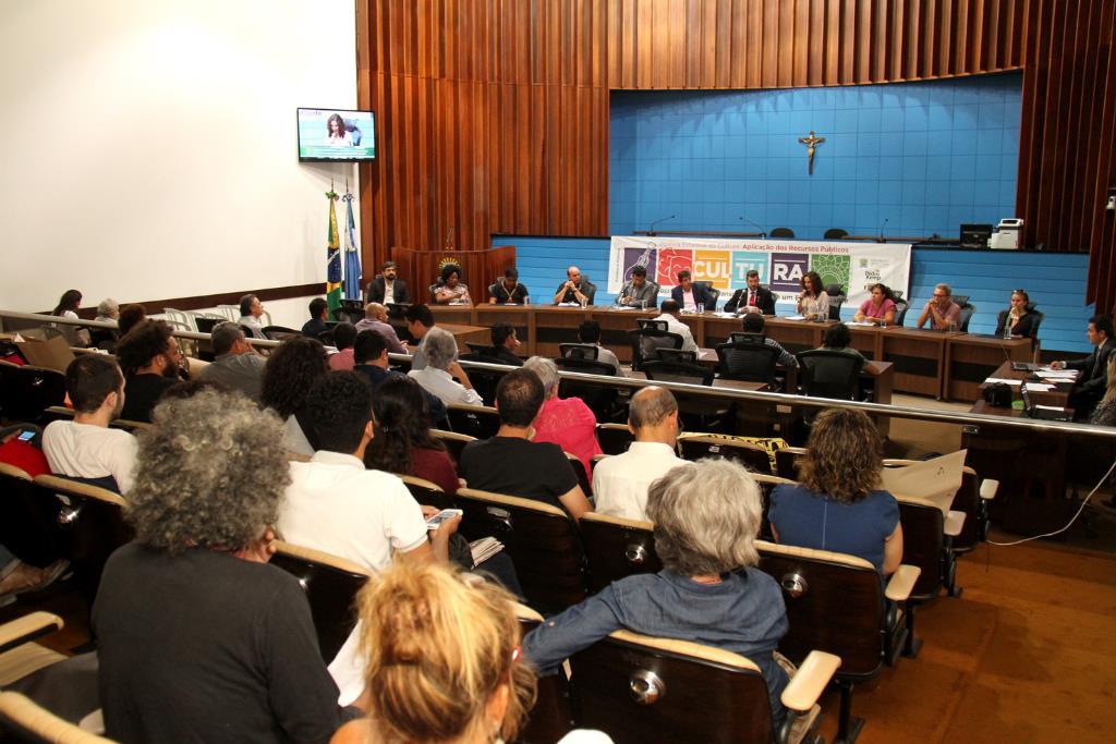 Imagem: O debate foi realizado no Plenário Deputado Júlio Maia, nesta quinta-feira