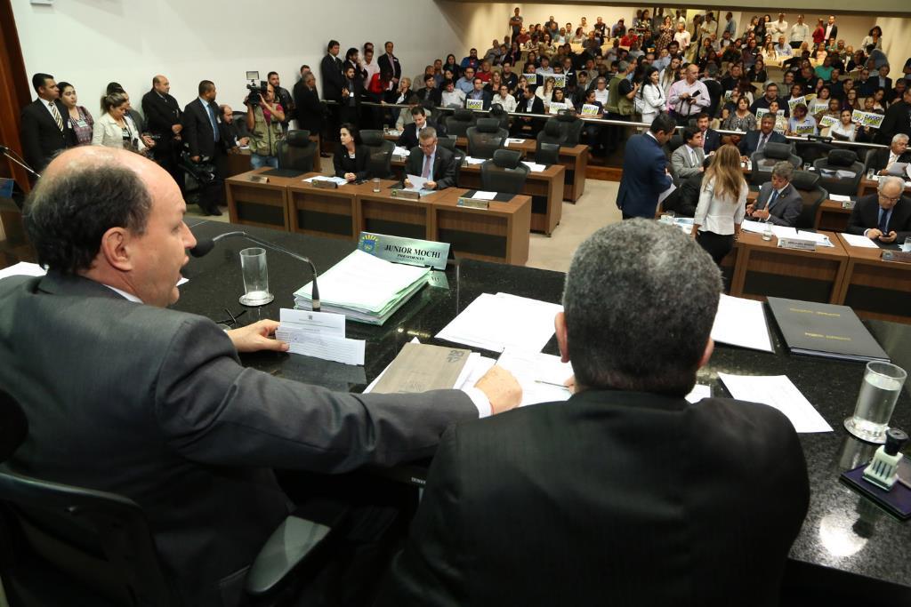 Imagem: Os deputados também retiraram dois projetos da votação