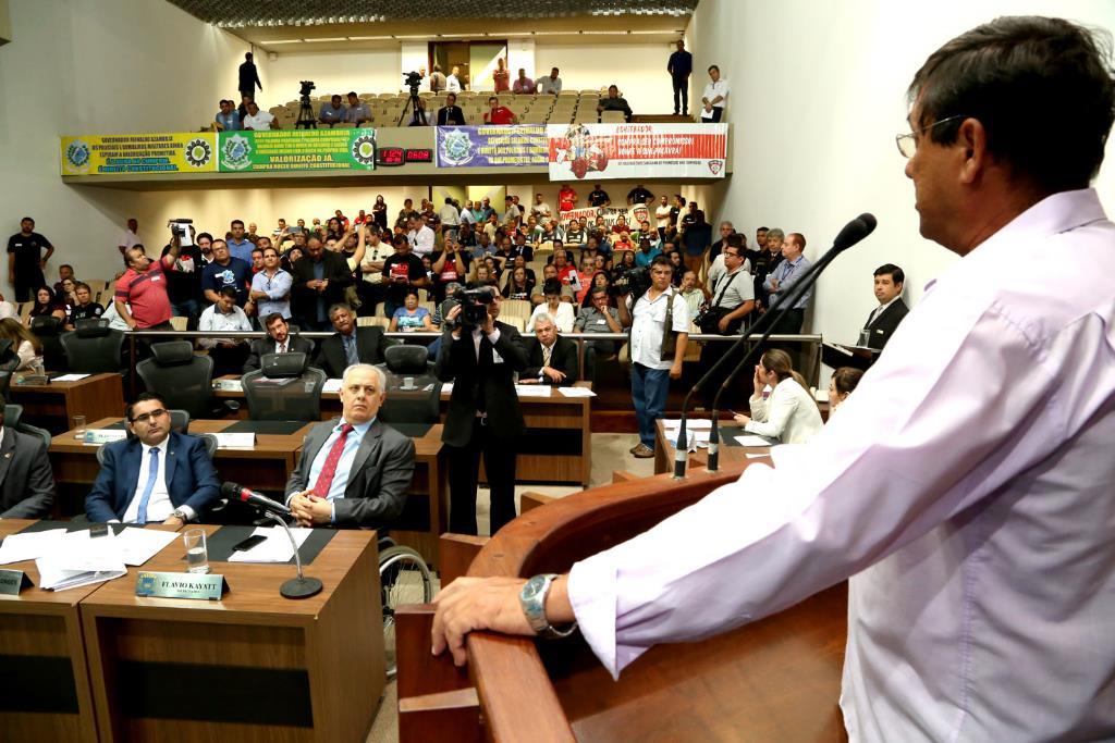 Imagem: Sindicalistas pedem apoio dos deputados para intermediarem conversa com governo