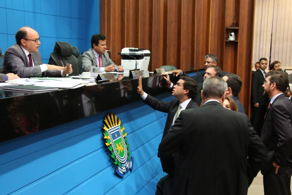 Imagem: Após o empate, o presidente Junior Mochi deu o voto de Minerva contrário a proposta