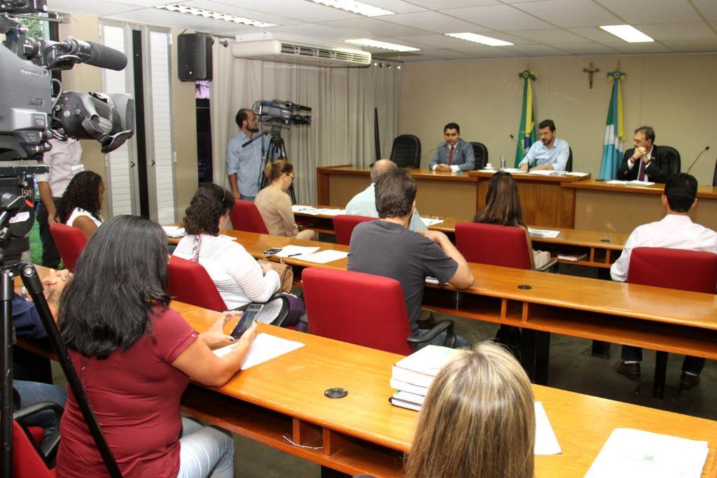 Imagem: Comissão de Educação se reúne com representantes da Educação para falar sobre a "Lei Harfouche"