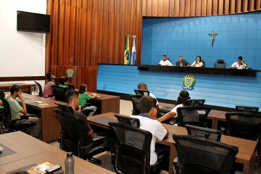 Imagem: Deputados estudantes participam do dia a dia do Parlamento Estadual