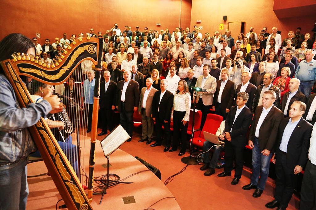 Imagem: Solenidade de assinatura de emendas teve apresentação cultural de Lenilde Ramos