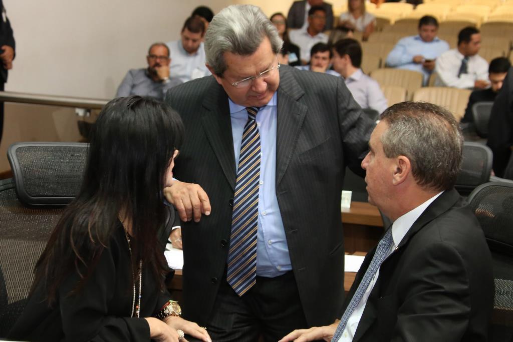 Imagem: Deputado Onevan de Matos, ao centro, propôs a Utilidade Pública para a Rede de Combate ao Câncer de Mundo Novo