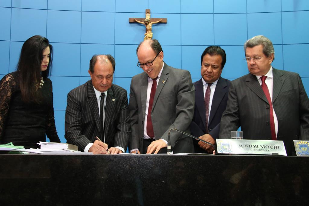 Imagem: Nomeação de candidatos aprovados no Concurso Público da Assembleia Legislativa do Estado do Mato Grosso do Sul foi assinada hoje