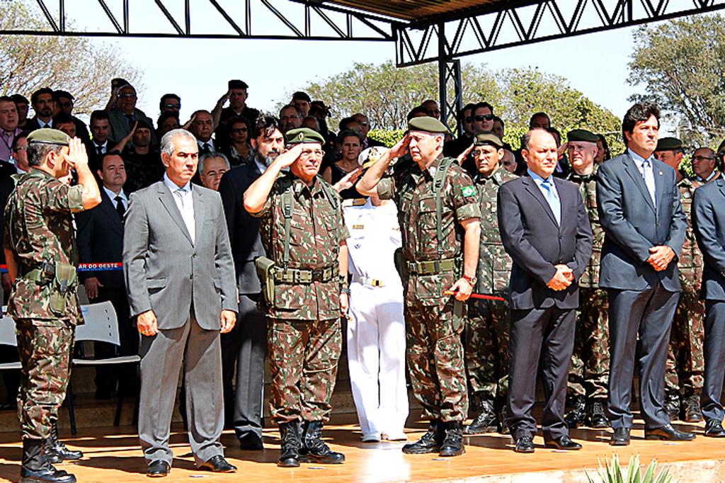 Imagem: Presidente Mochi participou da passagem de comando no Comando Militar do Oeste