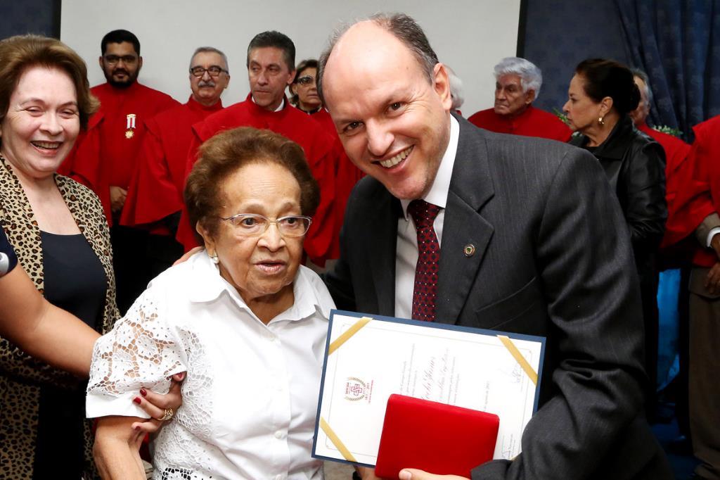 Imagem: Presidente Mochi com dona Joaninha: 42 anos dedicados à Santa Casa