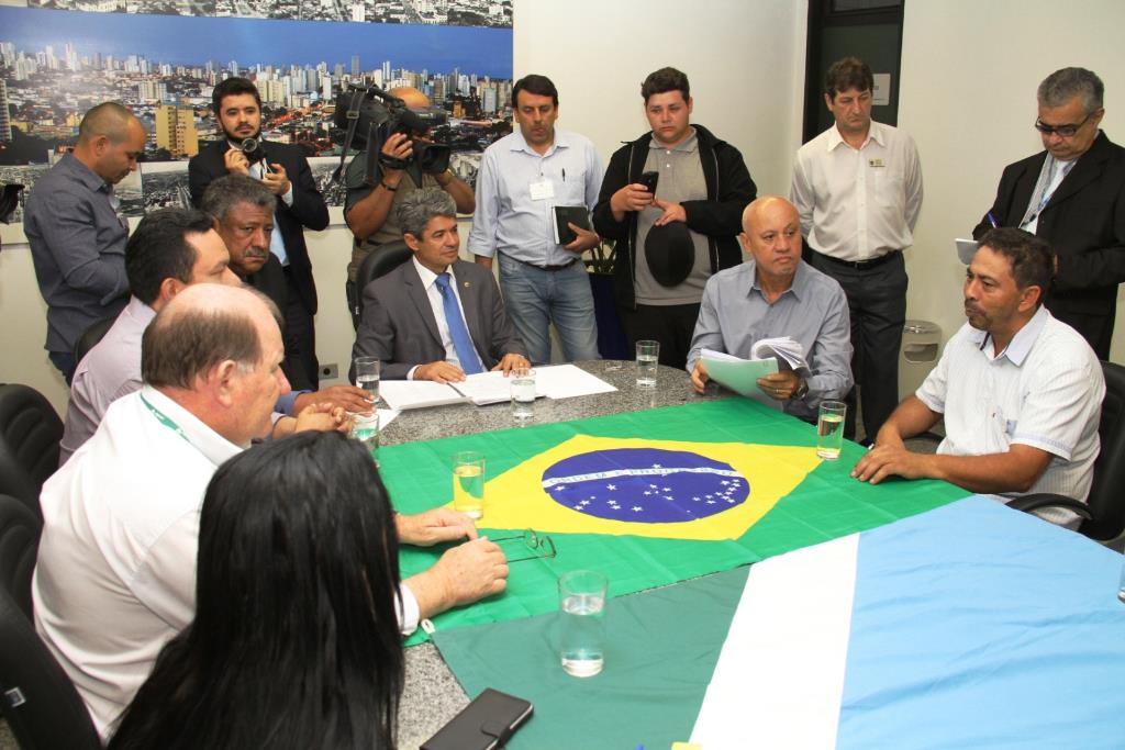 Imagem: Reunião aconteceu na sala da presidência da ALMS