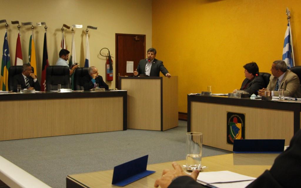 Imagem: Lidio Lopes em pronunciamento na Câmara de Vereadores de Amambai