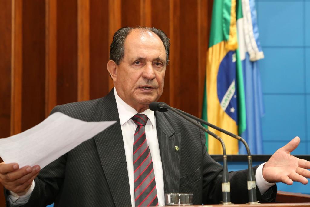 Imagem: Deputado Zé Teixeira durante seu pronunciamento na tribuna nesta quarta