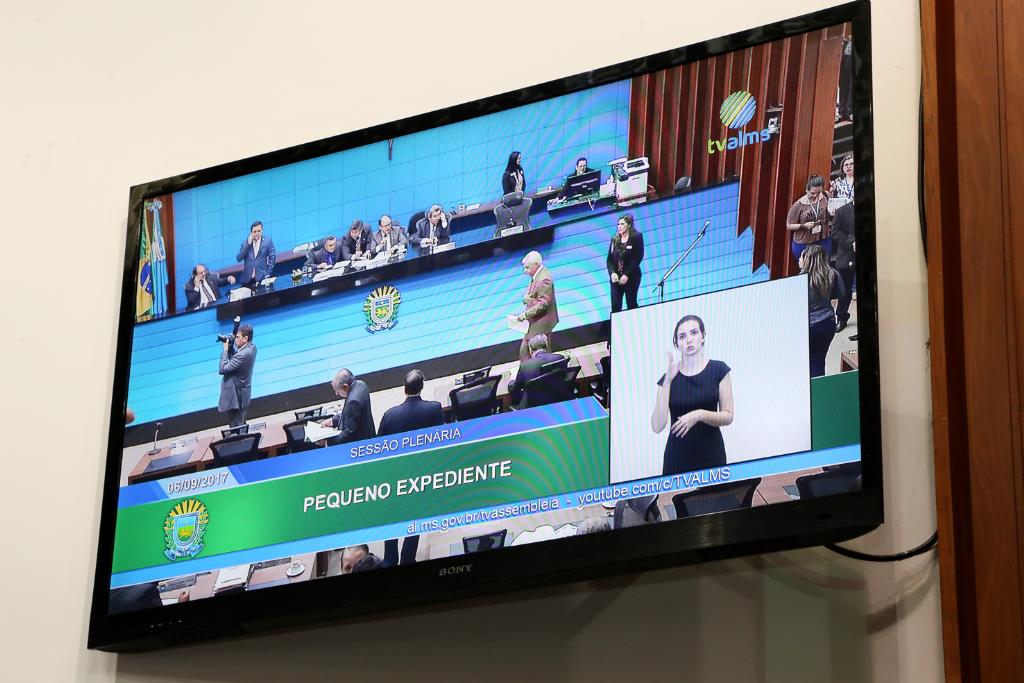 Imagem: Sessões plenárias a partir de agora terão intérpretes de Libras