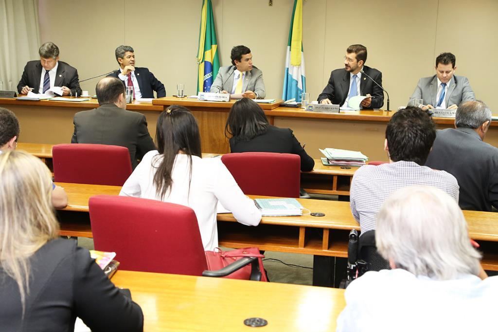 Imagem: Reunião da CCJR é realizada às terças-feiras, no plenarinho Deputado Nelito Câmara