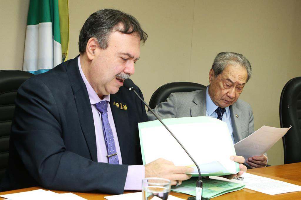 Imagem: Deputado Dr. Paulo Siufi e Deputado George Takimoto durante reunião da Comissão de Saúde